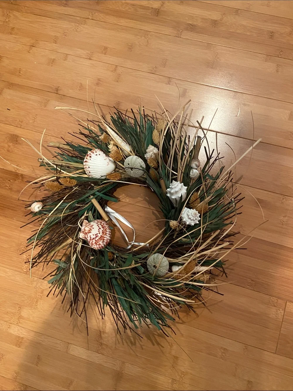 Coastal Seashell Holiday Wreath - Natural Green & Tan